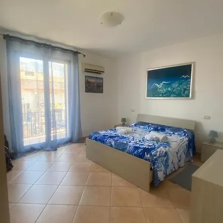 A Casa Di Loretta Lägenhet Terrasini
